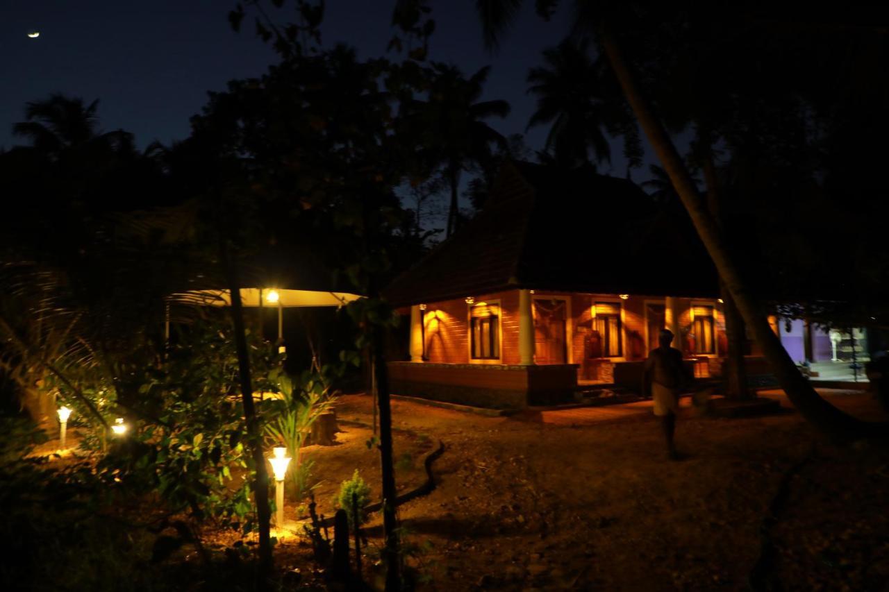 The Munroe Vibes Inn Mundrothuruth Buitenkant foto