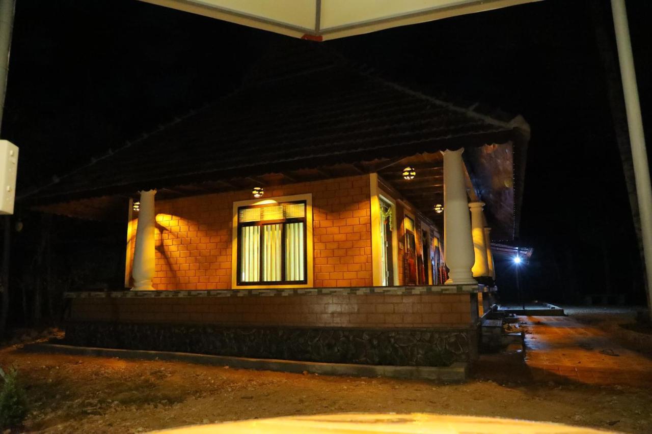 The Munroe Vibes Inn Mundrothuruth Buitenkant foto