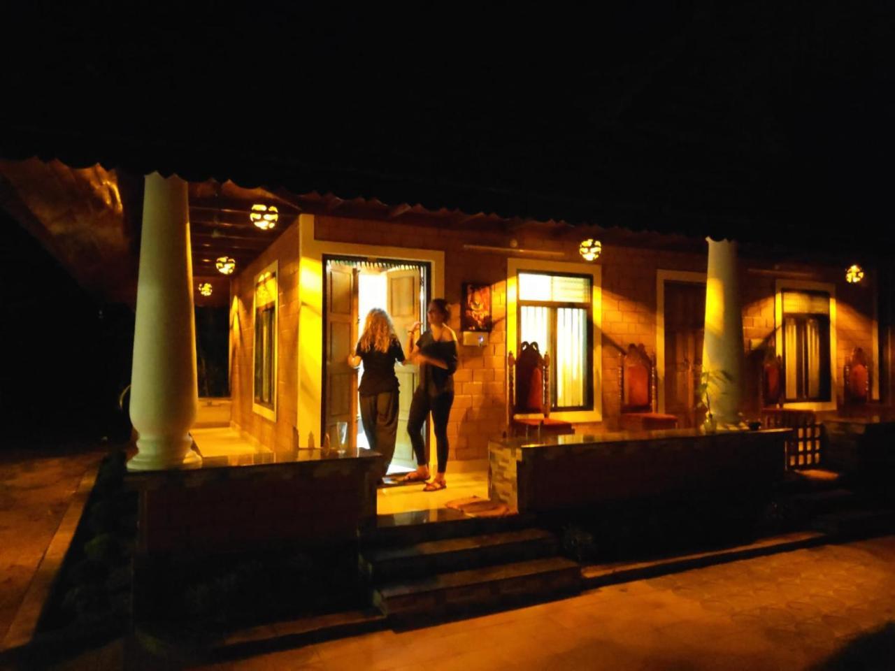 The Munroe Vibes Inn Mundrothuruth Buitenkant foto